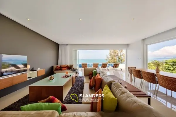 Villa moderne de 3 chambres avec piscine et vue panoramique sur la mer depuis les collines de Bangrak.