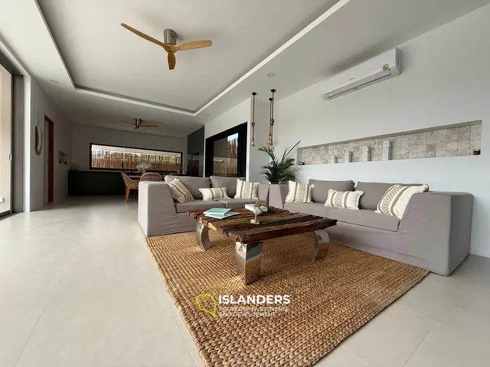 New 3 bdrm pool villa within walking distance to Fisherman's Village