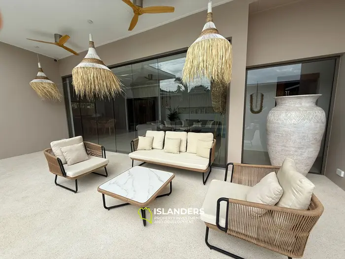 New 3 bdrm pool villa within walking distance to Fisherman's Village