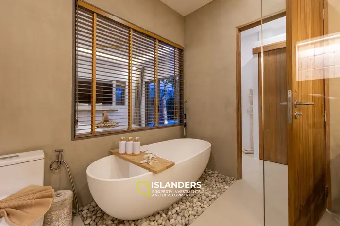 New 3 bdrm pool villa within walking distance to Fisherman's Village