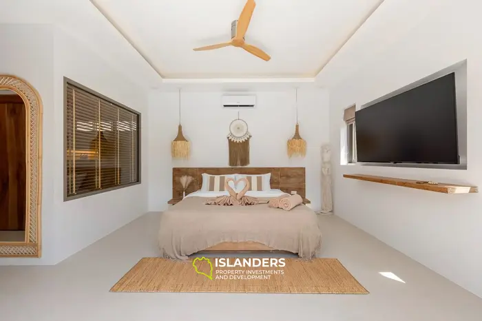 New 3 bdrm pool villa within walking distance to Fisherman's Village