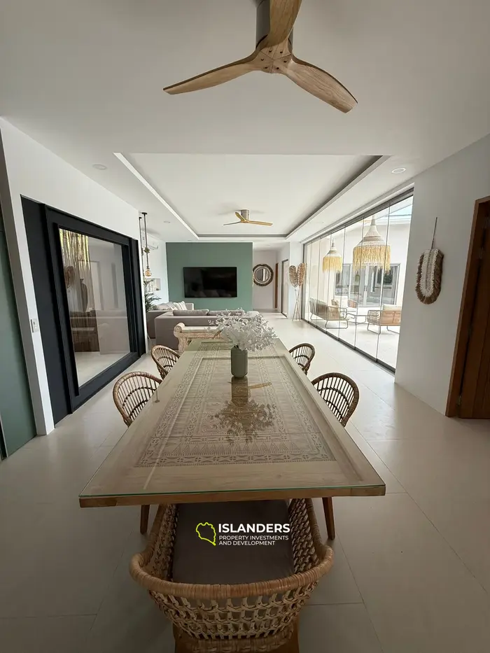 New 3 bdrm pool villa within walking distance to Fisherman's Village