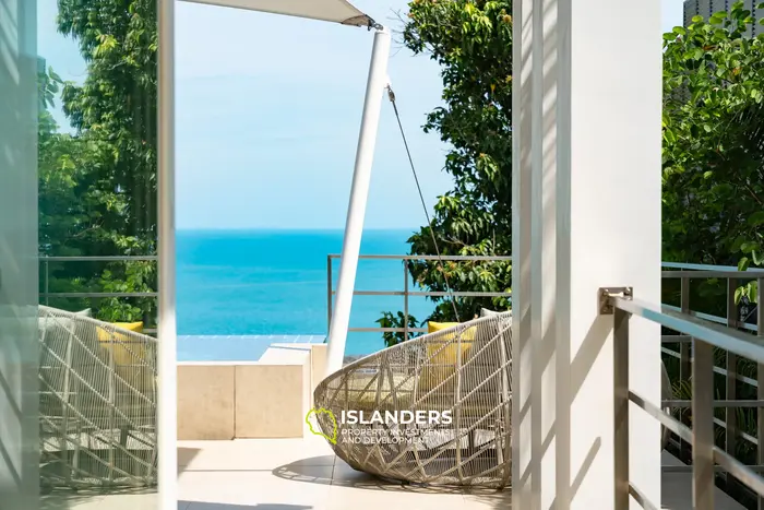 Villa avec piscine de 3 chambres offrant une vue sur plusieurs baies et îles.