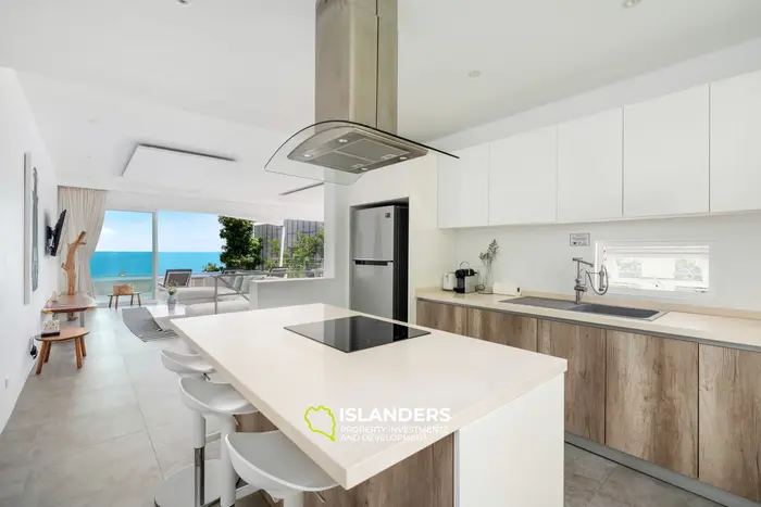Villa avec piscine de 3 chambres offrant une vue sur plusieurs baies et îles.