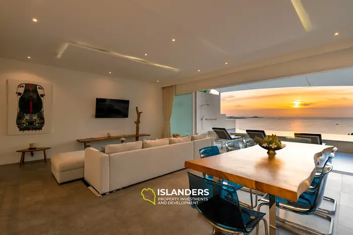 Villa avec piscine de 3 chambres offrant une vue sur plusieurs baies et îles.