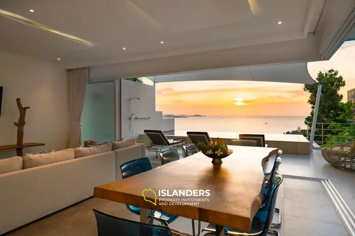 Villa avec piscine de 3 chambres offrant une vue sur plusieurs baies et îles.