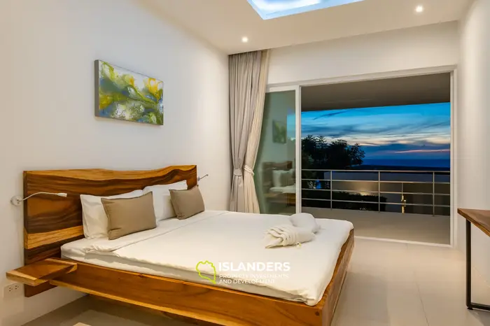 Villa avec piscine de 3 chambres offrant une vue sur plusieurs baies et îles.