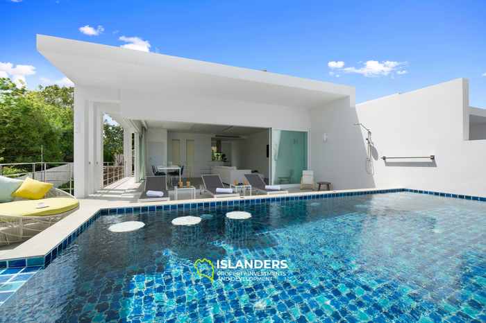 Villa avec piscine de 3 chambres offrant une vue sur plusieurs baies et îles.