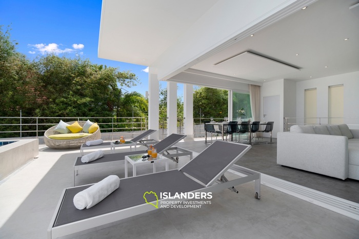 Villa avec piscine de 3 chambres offrant une vue sur plusieurs baies et îles.