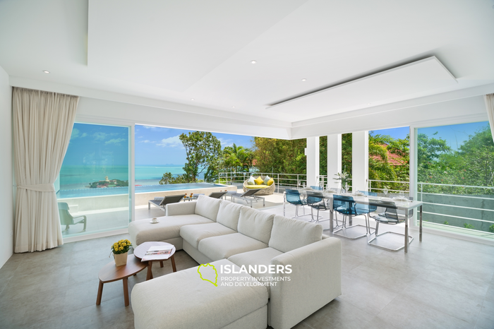 Villa avec piscine de 3 chambres offrant une vue sur plusieurs baies et îles.
