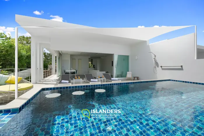 Villa avec piscine de 3 chambres offrant une vue sur plusieurs baies et îles.