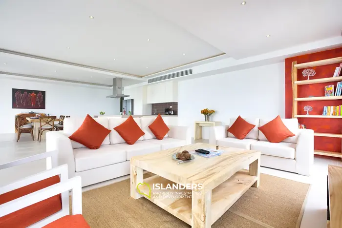 Panoramic penthouse 3 bdrm with pool and 180 degree sea view