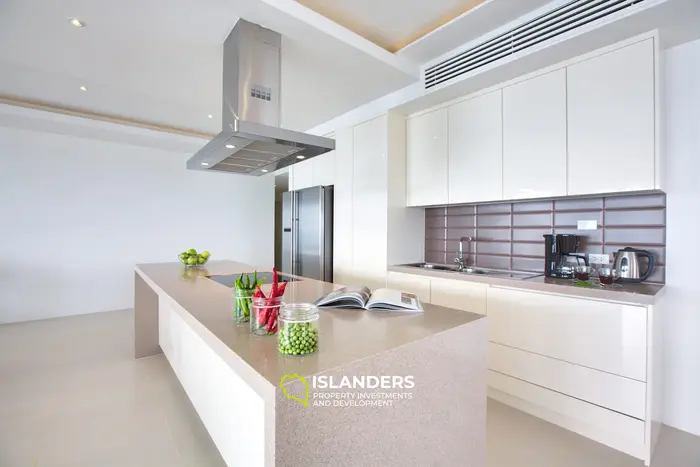 Panoramic penthouse 3 bdrm with pool and 180 degree sea view
