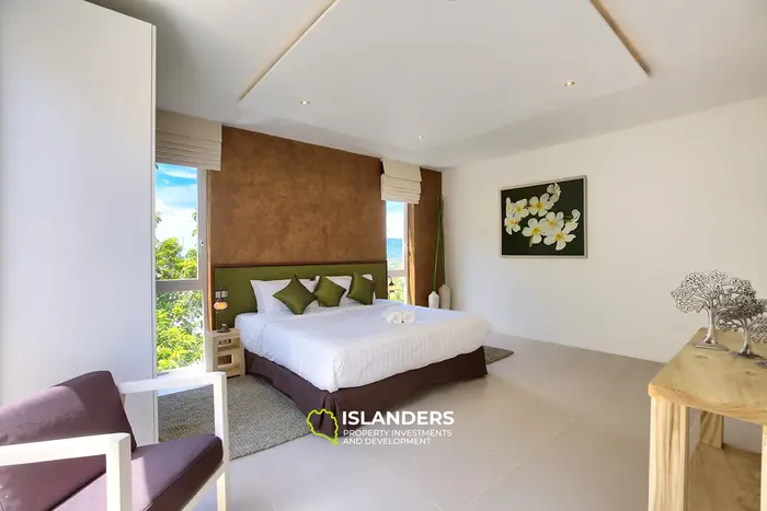Panoramic penthouse 3 bdrm with pool and 180 degree sea view