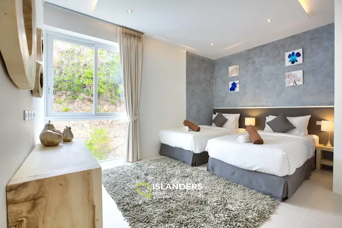 Panoramic penthouse 3 bdrm with pool and 180 degree sea view