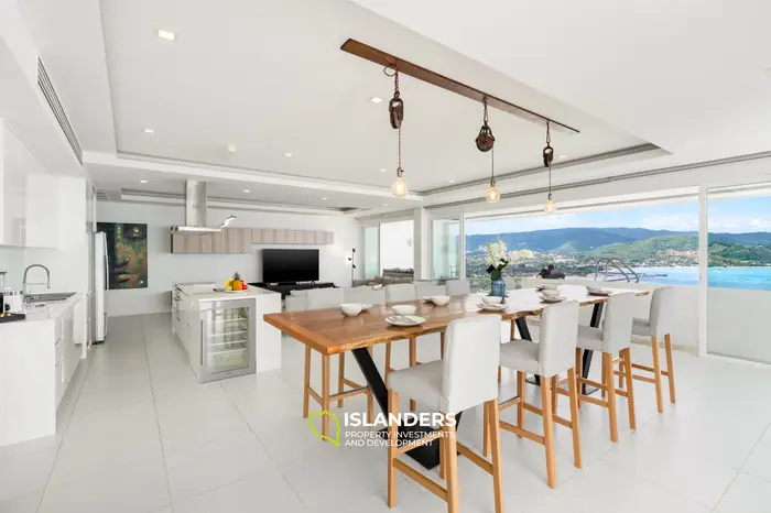 Penthouse 3 bdrm with pool and sea view after complete renovation