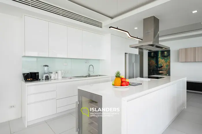 Penthouse 3 bdrm with pool and sea view after complete renovation
