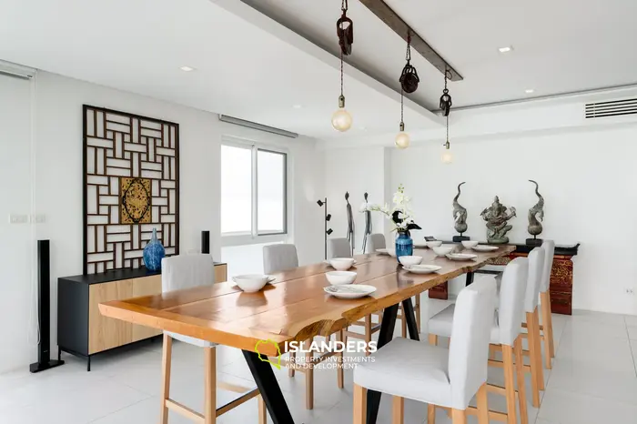 Penthouse 3 bdrm with pool and sea view after complete renovation