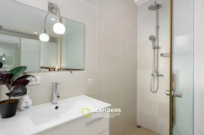 Penthouse 3 bdrm with pool and sea view after complete renovation