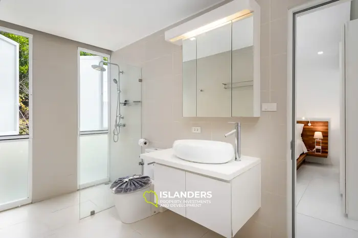 Penthouse 3 bdrm with pool and sea view after complete renovation