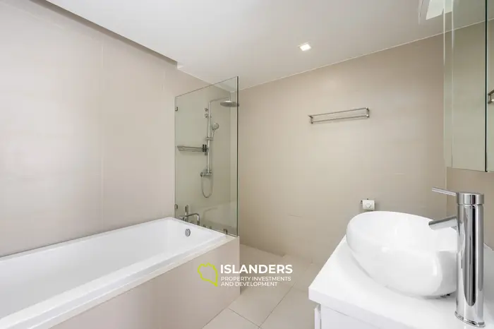 Penthouse 3 bdrm with pool and sea view after complete renovation