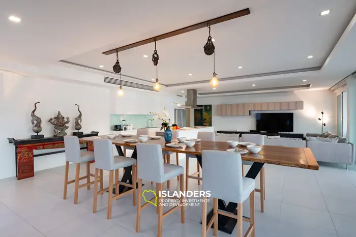 Penthouse 3 bdrm with pool and sea view after complete renovation