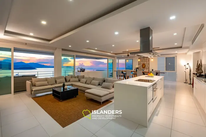 Penthouse 3 bdrm with pool and sea view after complete renovation