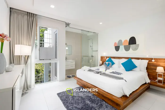 Penthouse 3 bdrm with pool and sea view after complete renovation