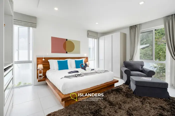 Penthouse 3 bdrm with pool and sea view after complete renovation