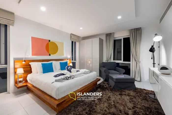 Penthouse 3 bdrm with pool and sea view after complete renovation