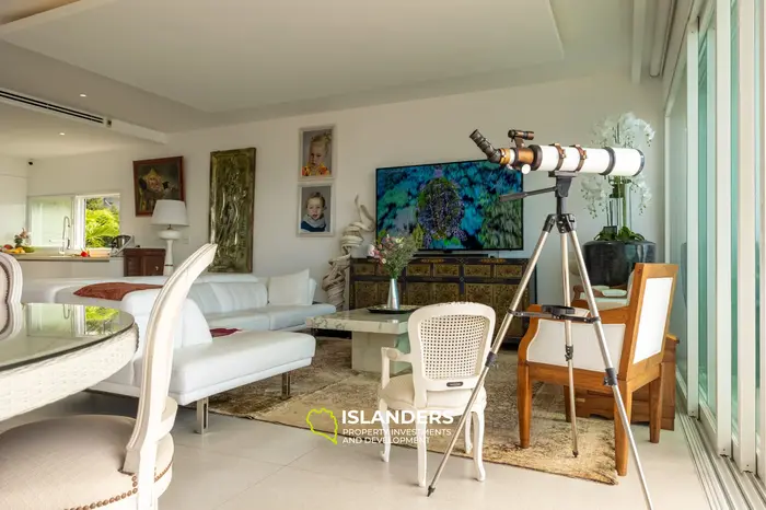 Poolvilla mit 2 Schlafzimmern und Panoramablick auf das Meer und den Sonnenuntergang.