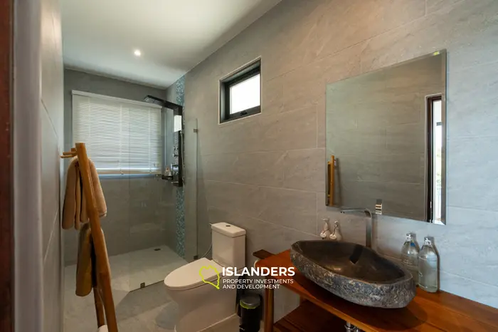 🌿 Oportunidad Rara – Villa de 1 Dormitorio con Piscina y Vistas a la Montaña Lista para Mudarse en Koh Phangan