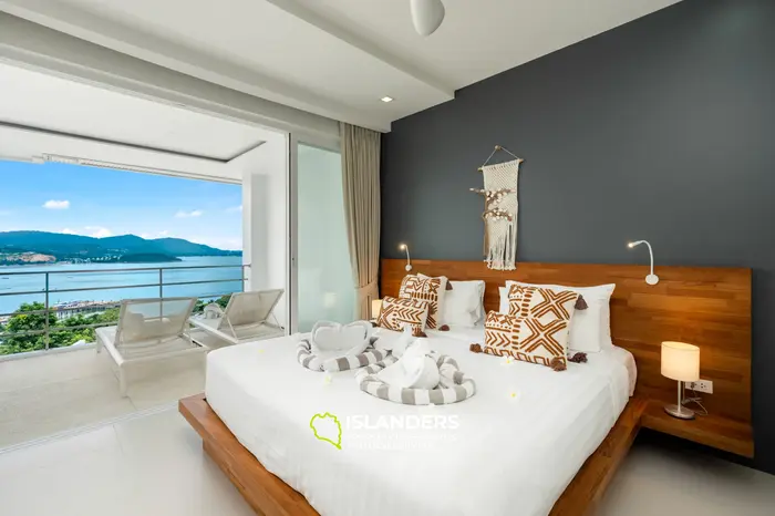 2 bdrm apartment on the second floor with shared pool and sea view