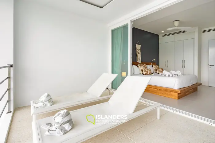 2 bdrm apartment on the second floor with shared pool and sea view