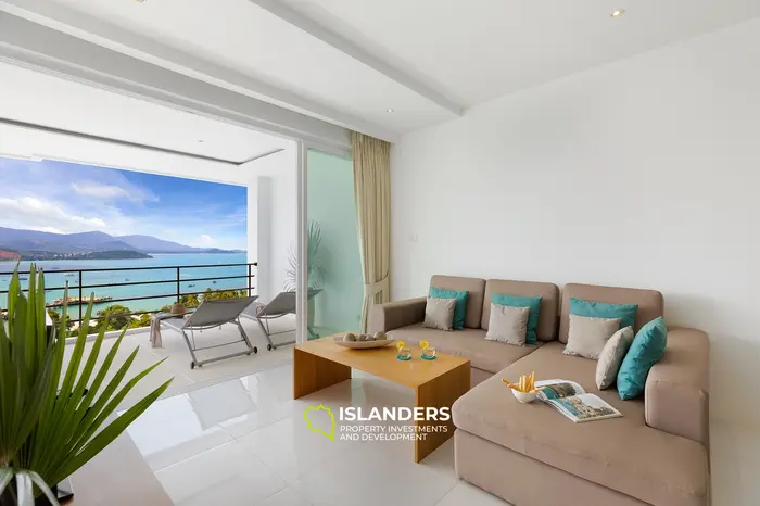 2 bdrm apartment with shared pool and breathtaking sea views from the living room