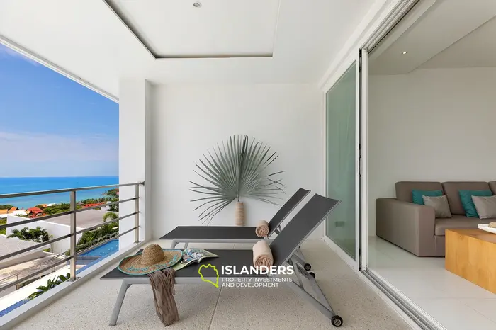 2 bdrm apartment with shared pool and breathtaking sea views from the living room