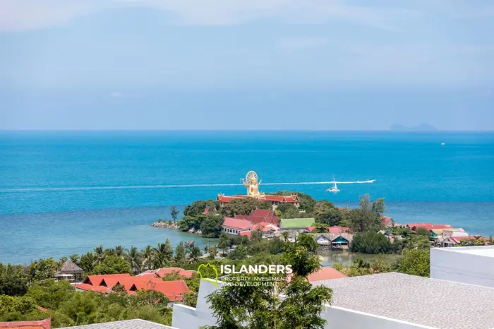 2 bdrm apartment with shared pool and breathtaking sea views from the living room