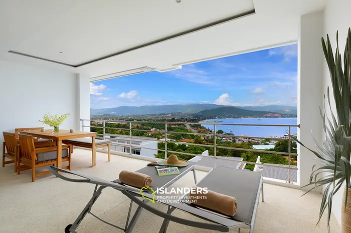2 bdrm apartment with shared pool and breathtaking sea views from the living room