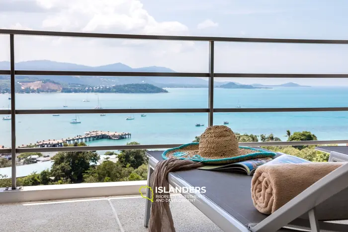 2 bdrm apartment with shared pool and breathtaking sea views from the living room