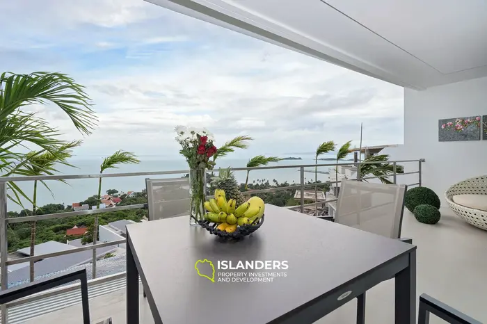 Stylish 1 bdrm apartment with shared pool and spacious balcony overlooking the sea