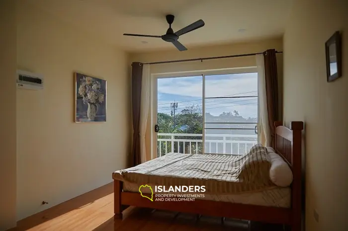 Villa avec piscine 2 chambres dans un quartier calme.