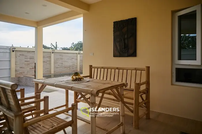 Villa avec piscine 2 chambres dans un quartier calme.