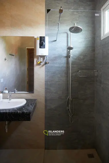 Villa avec piscine 2 chambres dans un quartier calme.