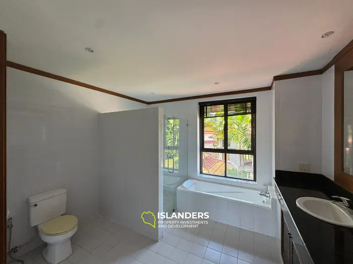 Spacious 4 bdrm pool villa in the north of Koh Samui