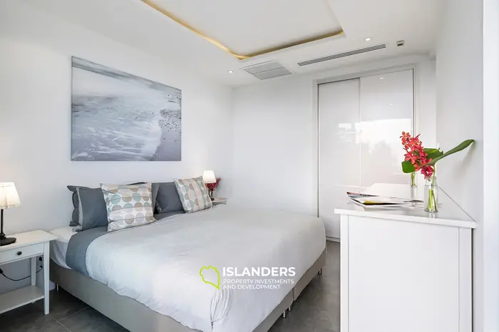 Cozy 1 bdrm apartment with shared pool and sea views