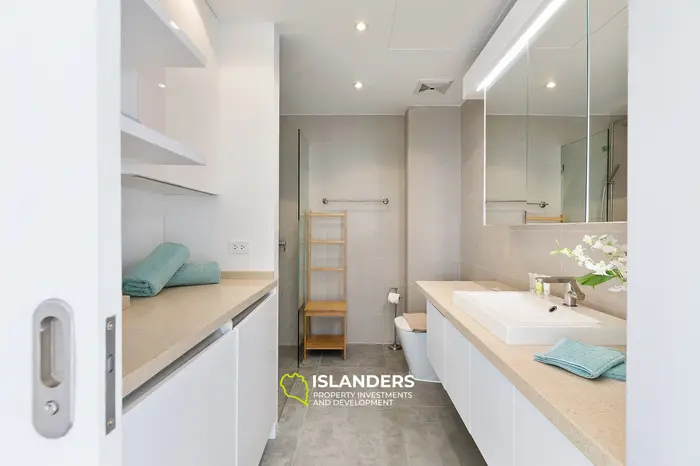 Cozy 1 bdrm apartment with shared pool and sea views