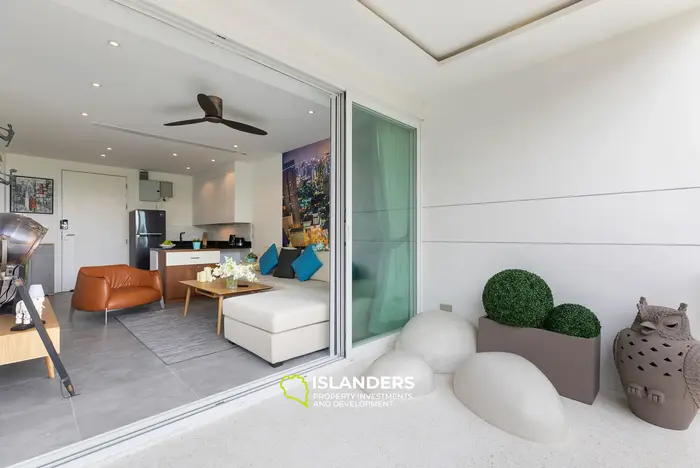 One bdrm apartments with shared pool and panoramic views of the sea, mountains and surrounding area
