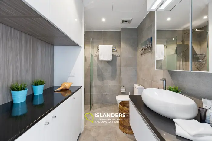 One bdrm apartments with shared pool and panoramic views of the sea, mountains and surrounding area