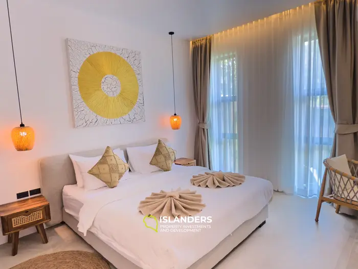 Villa de 3 chambres avec vue sur la mer et piscine à débordement à Chalok Ban Kao au coucher du soleil.