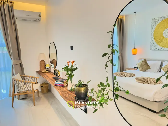 Villa de 3 chambres avec vue sur la mer et piscine à débordement à Chalok Ban Kao au coucher du soleil.